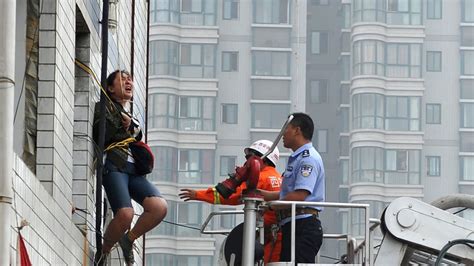 Chinas Dramatic Suicide Rescues Photos
