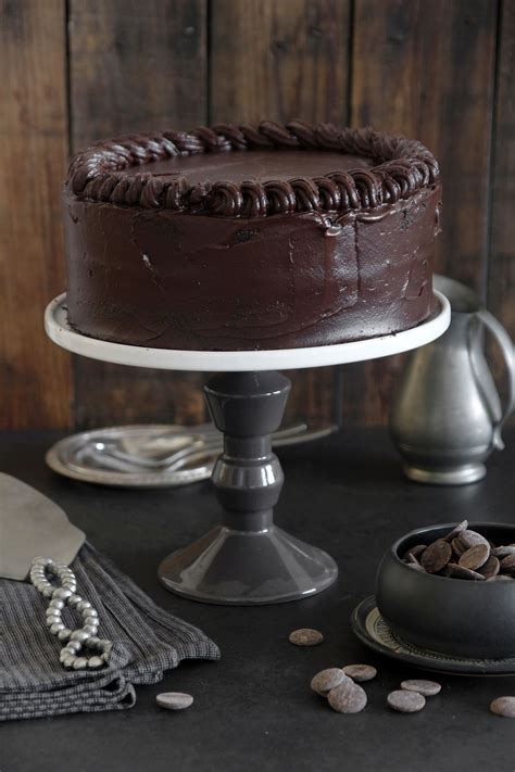 I swear this is the cake bruce bogtrotter ate in matilda! The Most Amazing Chocolate Cake | Lil' Cookie