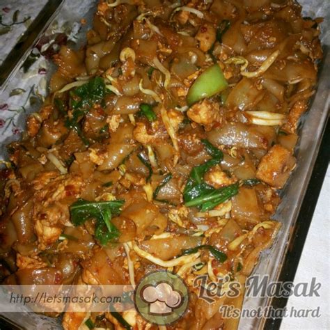 * saiz hidangan = 1 pinggan kuetiau atau bersamaan 170 gram. Kway Teow Goreng Ayam Recipe | LetsMasak