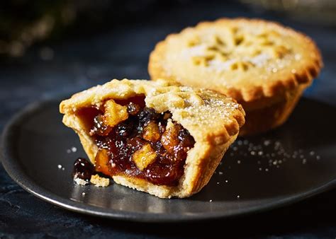 Mary berry shows you how to make a sweet shortcrust pastry, which will form the base of a classic tarte au citron. Mary Berry Sweet Shortcrust Pastry Mince Pies - Sarah Cooks Christmas 2012 Mince Pies : Some are ...
