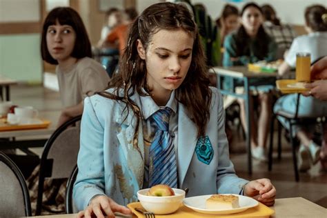 Вышел трейлер сериала "Плакса" с дочерью Сергея Жукова в главной роли ...
