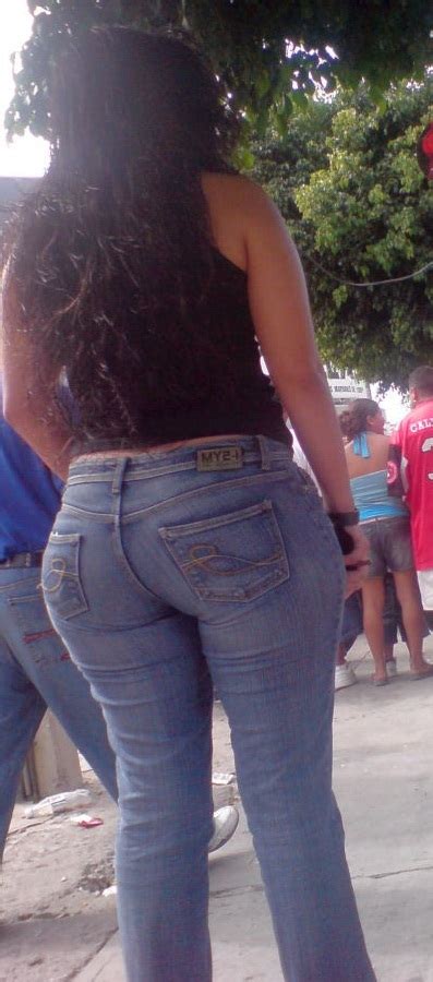 beautifullgirls curvy brazilian babe in tight jeans