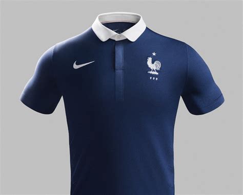 Terdapat beberapa aplikasi desain baju baik untuk kaos, kemeja, pakaian pria, hingga dress wanita yang cukup bagus, dan hebatnya lagi bisa kita unduh secara gratis dari playstore. Populer 22+ Desain Baju Bola Terbaik, Warna Kaos