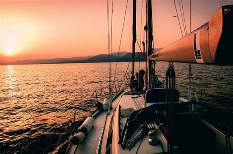 Is Living On A Boat Right For You 10 Things You Should Know
