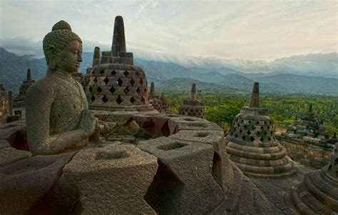 Pengaruh Hindu Budha Di Indonesia Dalam Beberapa Aspek Kehidupan