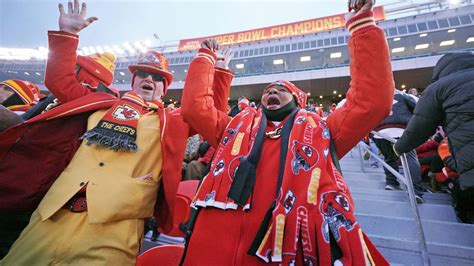 Tomahawk Chop Origin And Meaning Of The Kansas City Chiefs Chant As Usa