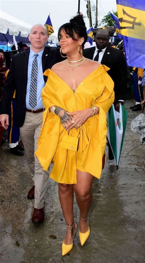 Yellow Dress Rihanna Street Style Mode Rihanna Rihanna Fenty Date