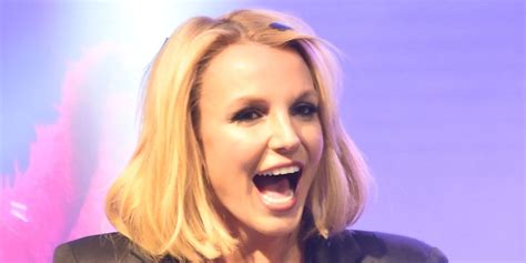 Britney Spearss Hair Extensions Fell Out During One Of Her Vegas Shows