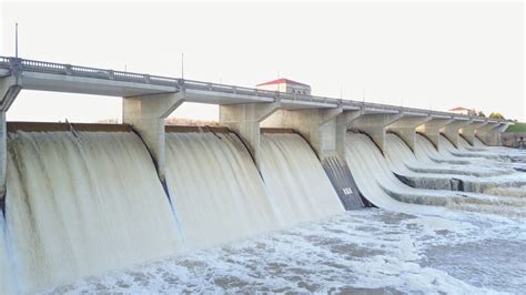 The o'shaughnessy dam is located on the scioto river near dublin, ohio, united states. O'Shaughnessy Dam Spillway After Heavy Rains in Ohio - YouTube