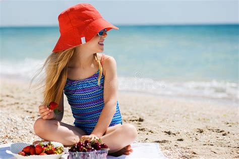Girl Eat Berries At Summer Sea Beach Stock Image Image Of Cherry