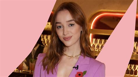 Phoebe Dynevor Dyed Her Bridgerton Red Hair Dark Brown And Chopped A