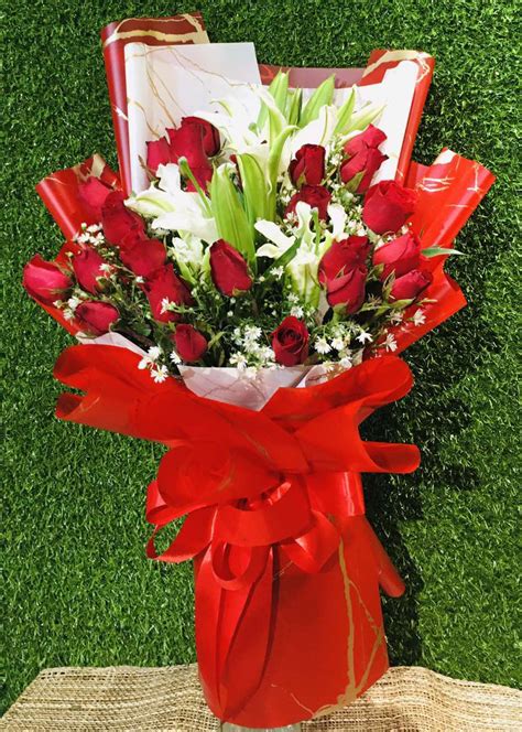 24 Red Roses With White Lilies In Bouquet Delivery To Philippines