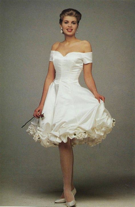 Bride Chic The Best Of The 1990s American Designers Gowns Wedding Gowns Bridal Gowns