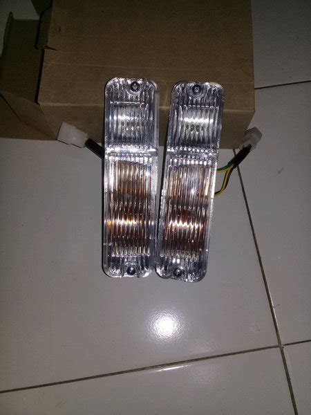 Jual LAMPU SEN BEMPER KRISTAL DAIHATSU TAFT GT 2 PC KIRI DAN KANAN Di