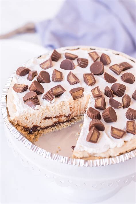Y'all know we are big reese's peanut butter cup fans in our house. Easy Reese's Peanut Butter Pie Recipe - Play Party Plan