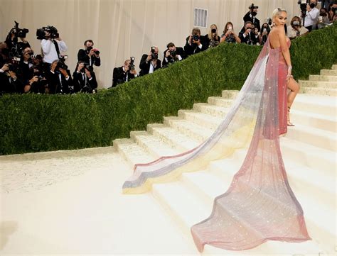 Opinion Aoc And Kim Kardashian Seize An Opportunity At The Met Gala Cnn