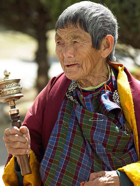 paro dzong fotos bilder und stockfotos istock