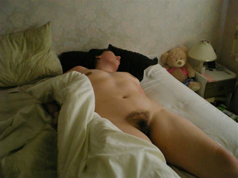 Фото зрелая голая спящая порно фото