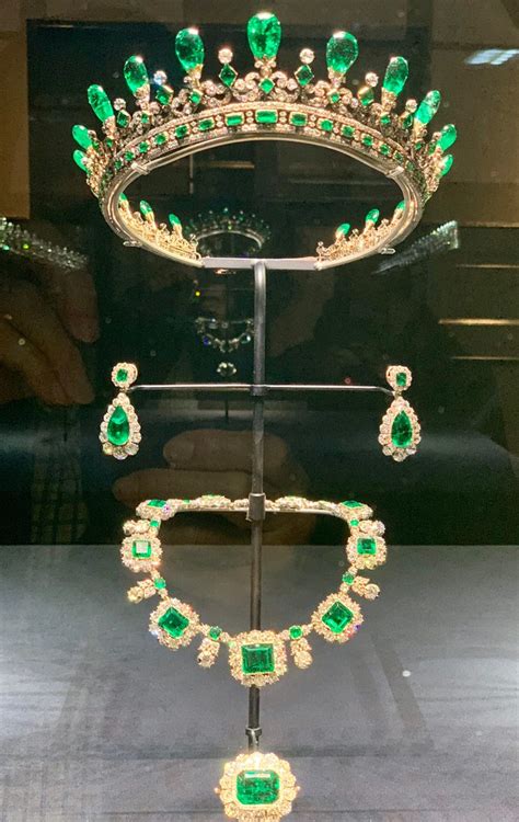 Queen Victorias Emerald Tiara Necklace Earrings And Bro Flickr