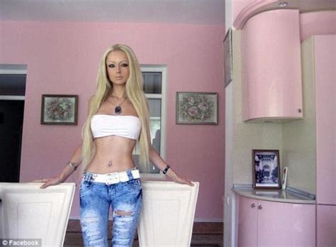 Russa Conhecida Como Barbie Da Vida Real Faz Nova Pl Stica Para Tirar