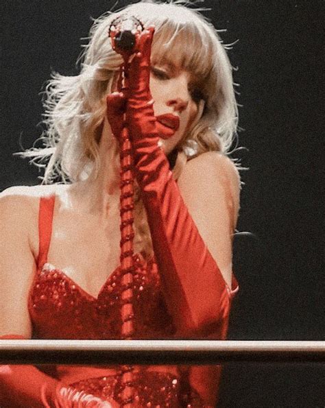 Pin By Angelica On T A Y L O R S W I F T Taylor Swift Red Taylor