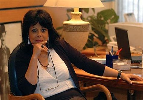 .على العيال في الملبس والمأكل والترفيه مما أحل الله، فالعيدان أيام فرح وسرور وبهجة، قال تعالى: إسعاد يونس: عودة شريهان مكسب كبير وهذا موقفي من العودة ...