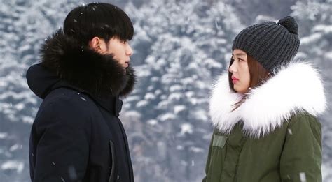 全智賢（韓語： 전지현 ，1981年10月30日 － ），韩国著名影視女演員、模特兒。 15歲以時裝雜誌 模特兒 出道，2001年以韓國電影《 我的野蠻女友 》一躍成為韓國一線女星。 金秀賢全智賢將再次牽手? - KSD 韓星網 (明星)