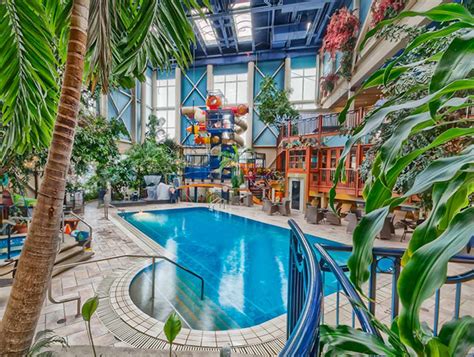 Our downtown property is surrounded by a blend of modern and historical sites, including old quebec city, the quebec city convention centre and the videotron centre. L'Hôtel Québec | Hotels | Quebec City and Area