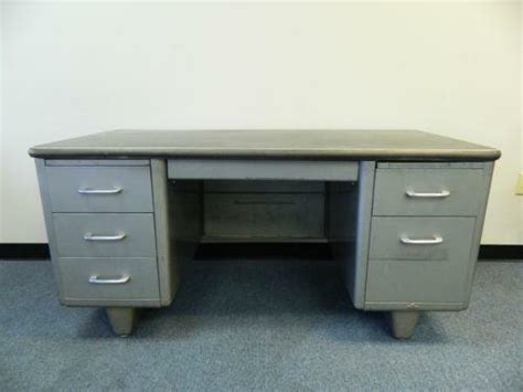 Teacher desks and teachers desks from hertz furniture give educators the space they need. Vintage Metal Desk | eBay