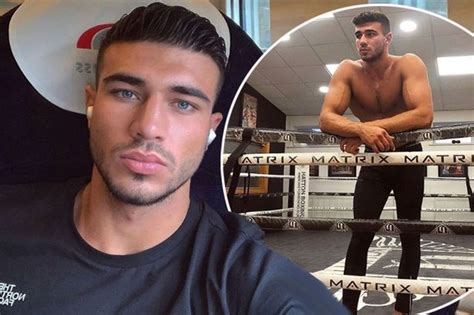 tommy fury accused of photoshopping topless snap as he returns to boxing ring irish mirror online