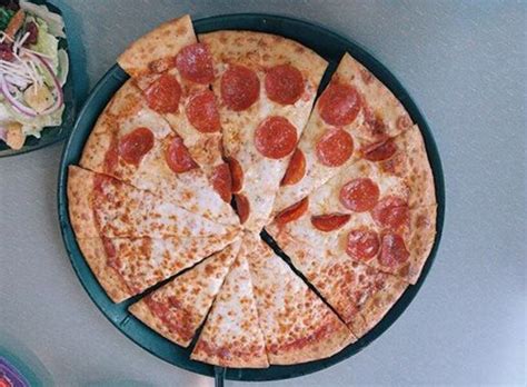 Chuck E Cheese Pizza Slices Conspiracy Claims Chain Recycles Pizza