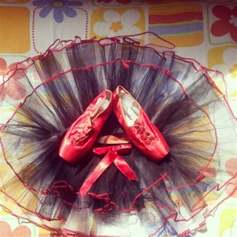 Pointe Shoes Tutu Red Baile