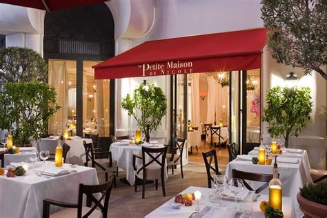 Inspired by la petite maison in nice, french riviera, this upscale restaurant is located in brickell bay drive, miami. LA PETITE MAISON DE NICOLE CANNES - Menu, Prezzo ...