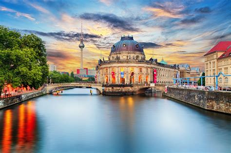 An Image Of A Beautiful Sunset Over The River And Buildings In Europe