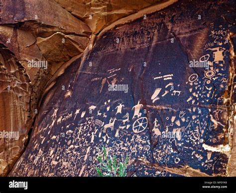 Newspaper Rock Native American Indians Have Been Engraving And Drawing