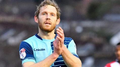 Wycombe Wanderers Craig Mackail Smith Signs New Two Year Contract