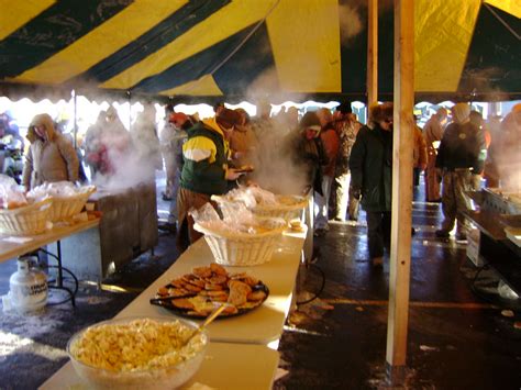 Thousands of people ask to get food stamps every year. Green Bay - January 2008 | Some of the food at the ...