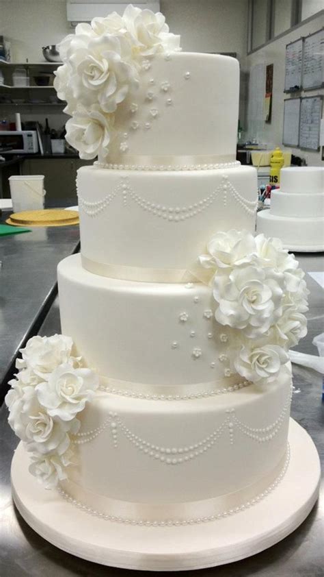 Pin By M C On Classic Wedding Cakes Classic Wedding Cake Wedding