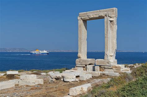 Ausgehen auf der insel naxos — kykladen griechenland. Fotos von Naxos, einer Insel im Ägäischen Meer, Griechenland