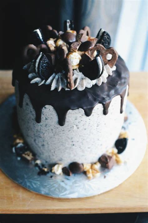 You must be thinking that do we provide you eggless cake just like other regular cakes in terms of taste, texture or design? Death by Chocolate Cake - Crumbs + Tea