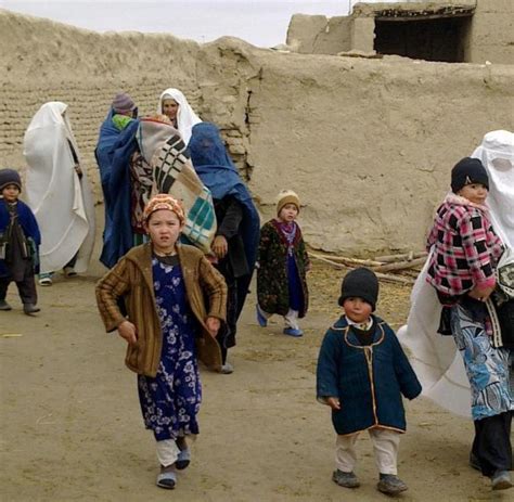 In afghanistan spitzt sich mit dem vormarsch der taliban die situation dramatisch zu. Eine Million Kinder in Afghanistan unterernährt - WELT
