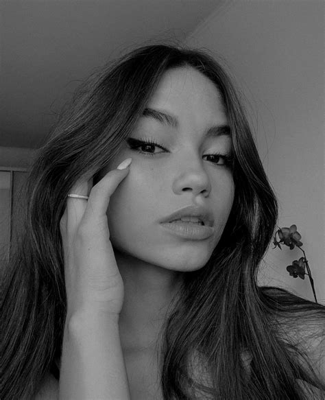 Pin By Maria Flores On Bandw Grls In 2021 Selfie Poses Instagram Cute