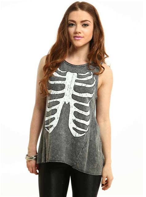 Issues with your muscles, ligaments, or ribs in your back can often cause rib pain in the back. White Rib Cage Muscle Tee | Trendy tops, Tween fashion ...