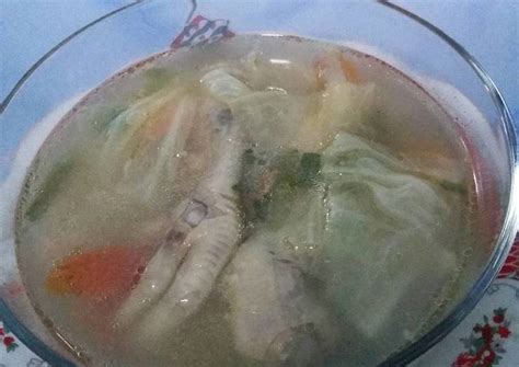 Kupas lalu belah menjadi empat bagian cara membuat sayur sop ceker. Resep Sayur sop ceker ayam oleh Supriyah - Cookpad