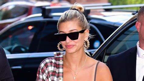 Hailey Baldwin Debuts Huge Engagement Ring For Vogue Mexico See The
