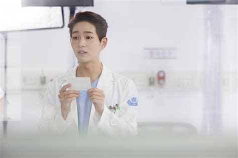 Descendants of the sun movie free online. First Stills of SHINee's Onew From "Descendants of the Sun ...