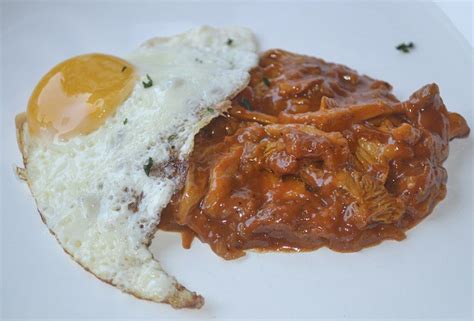 Für selbstgemachte schwedenbomben 3 g gelatine in 10 g wasser aufquellen lassen. Eierschwammerlsauce Rezept | GuteKueche.at