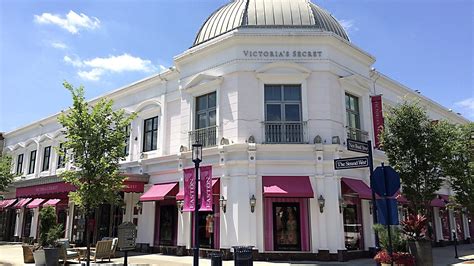 Victoria's Secret cuts 160 management jobs