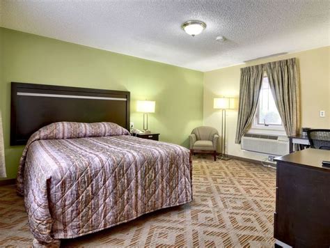 The roosevelt inn rooms include a private bathroom and cozy unique furniture. Roosevelt Inn & Suites - Saratoga Springs New York Hotels