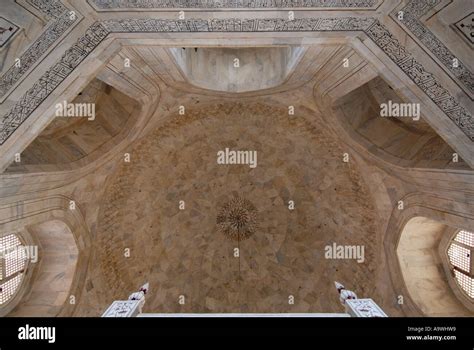 Inside The Taj Mahal Agra Uttar Pradesh India Stock Photo 7112280 Alamy